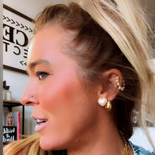 Load image into Gallery viewer, **last pair** PEARL HEARTš¤ STUDš¤EARRINGS