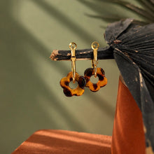 Load image into Gallery viewer, ••NEW•• TORTOISE SHELL 🐚 FLOWER HOOP EARRINGS