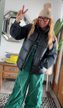 Load image into Gallery viewer, KRISTAS CLOSET 🩷 BLACK BOYFRIEND OVERSIZED VEST (small) very oversized