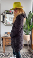 Load image into Gallery viewer, KRISTAS CLOSET 🩷 LEVIS QUILTED winter jacket (small)