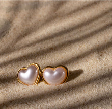 Load image into Gallery viewer, **last pair** PEARL HEARTš¤ STUDš¤EARRINGS