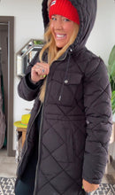 Load image into Gallery viewer, KRISTAS CLOSET 🩷 LEVIS QUILTED winter jacket (small)