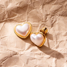 Load image into Gallery viewer, **last pair** PEARL HEARTš¤ STUDš¤EARRINGS