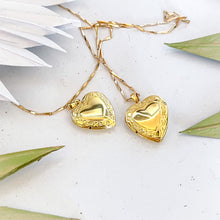 Load image into Gallery viewer, **Mothers Day ** GOLDEN HEART ❤️ LOCKET of LOVE ⫸Necklace
