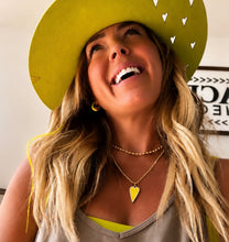 Load image into Gallery viewer, SUNSHINE YELLOW 💛RAVING HEART NECKLACE