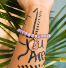 Load image into Gallery viewer, ••NEW•• PEACE ✌🏽 PURPLE LUCKY PENNY BRACELET