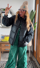 Load image into Gallery viewer, KRISTAS CLOSET 🩷 BLACK BOYFRIEND OVERSIZED VEST (small) very oversized
