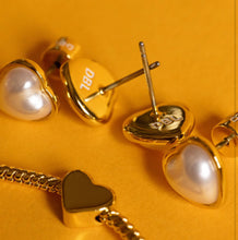 Load image into Gallery viewer, PEARL HEART🖤 STUD🖤EARRINGS
