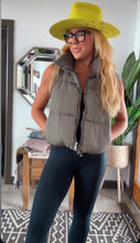 Load image into Gallery viewer, KRISTAS CLOSET 🩷puffer vests (3 colors)
