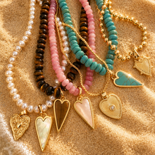 Load image into Gallery viewer, ••NEW•• PINK SEA SHELL•• COOL GIRL •• HEART NECKLACE
