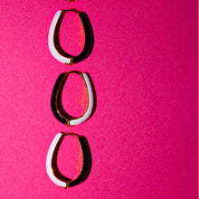 Load image into Gallery viewer, 2 in 1🖤 MOOD BOOSTING HOOPS🖤 BLACK &amp; WHITE🖤
