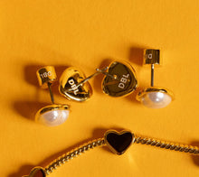 Load image into Gallery viewer, PEARL HEART🖤 STUD🖤EARRINGS
