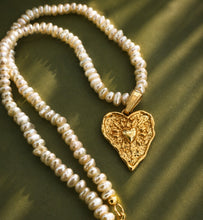 Load image into Gallery viewer, ••NEW•• RAVING HEART ⚡️CHOOSE A CHARM PEARL ⚡️CHAIN
