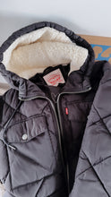 Load image into Gallery viewer, KRISTAS CLOSET 🩷 LEVIS QUILTED winter jacket (small)
