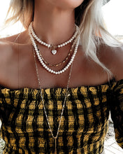 Load image into Gallery viewer, **TOP SELLER ** DBL PRETTY GIRL ⫸ PEARL HEART CHOKER
