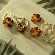 Load image into Gallery viewer, ••NEW•• TORTOISE SHELL 🐚 FLOWER HOOP EARRINGS

