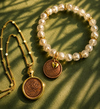 Load image into Gallery viewer, ••NEW•• PEARL SHIMMER HEART OF GOLD 💛 LUCKY PENNY BRACELET
