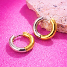 Load image into Gallery viewer, ••50% OFF•• REVERSIBLE ( 2 WAYS TO WEAR) 💚MIXED METAL HOOP EARRINGS
